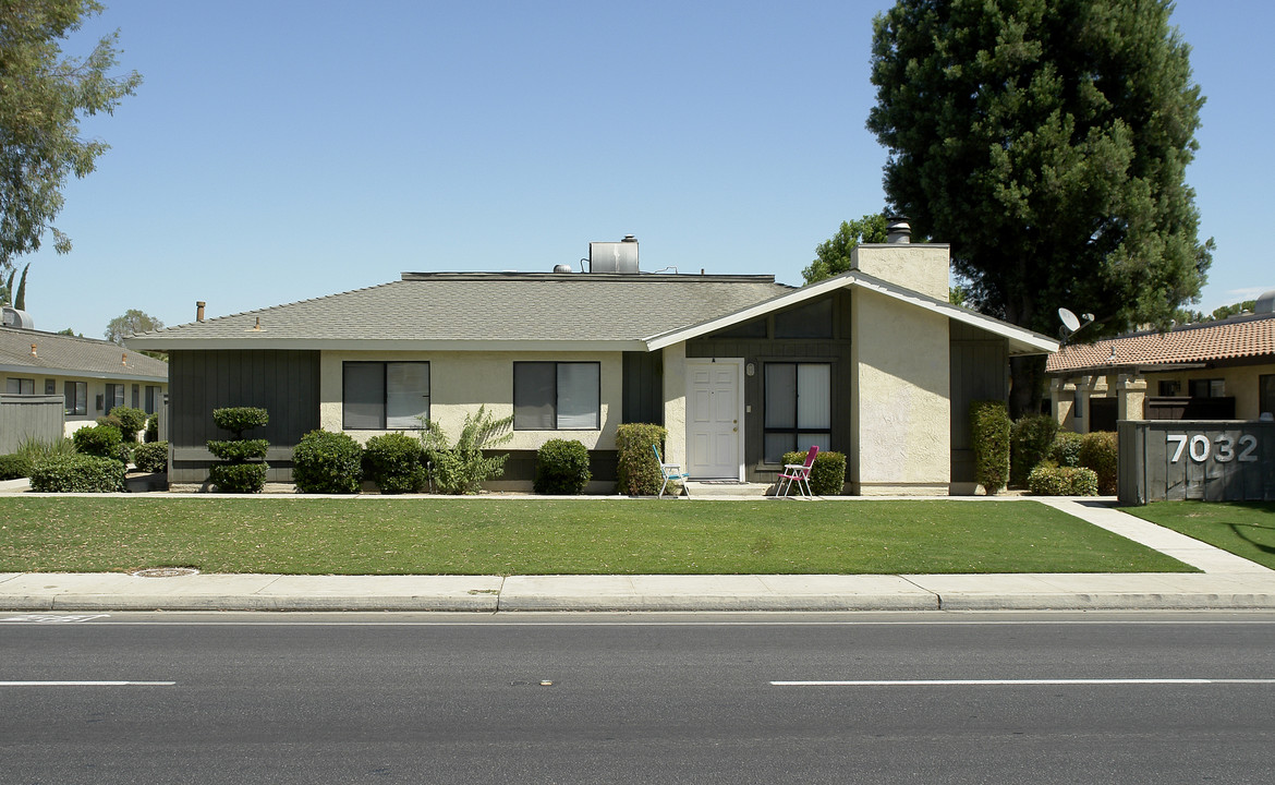 7032 Ming Ave in Bakersfield, CA - Building Photo