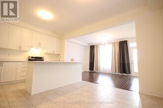 74 Beechborough Cres in East Gwillimbury, ON - Building Photo - Building Photo