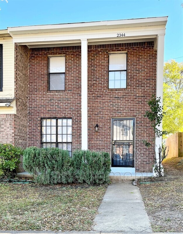 2344 N Orchid Dr