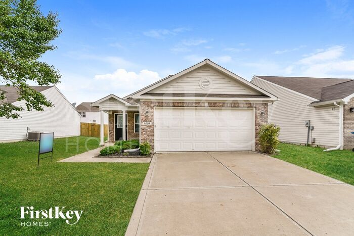 9694 Thomas Ln in Avon, IN - Building Photo