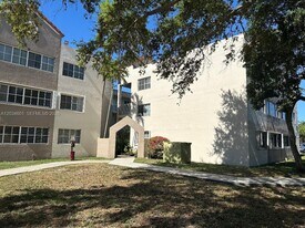 6175 NW 186th St in Hialeah, FL - Building Photo