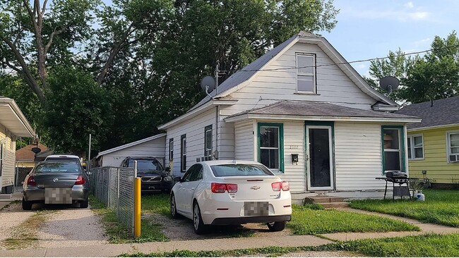 2317 Lyon St in Des Moines, IA - Foto de edificio - Building Photo