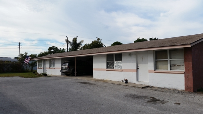 45-55 W Fray St in Englewood, FL - Building Photo