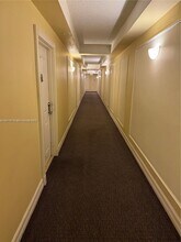 5091 NW 7th St in Miami, FL - Foto de edificio - Building Photo