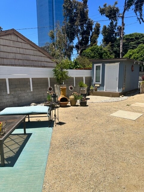 233 St Marys Dr in Oxnard, CA - Building Photo