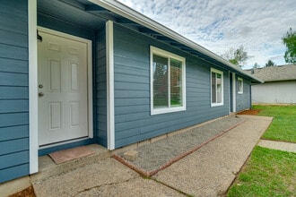 20901 SE Morrison St, Unit B in Gresham, OR - Foto de edificio - Building Photo