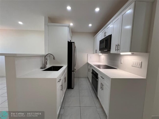 2909 Middle River Dr in Fort Lauderdale, FL - Building Photo - Building Photo