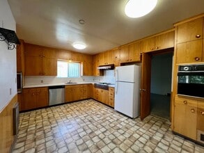 910 Young Grade Rd in Yakima, WA - Building Photo - Building Photo