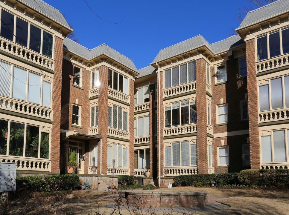 Parkview Condominiums in Atlanta, GA - Building Photo