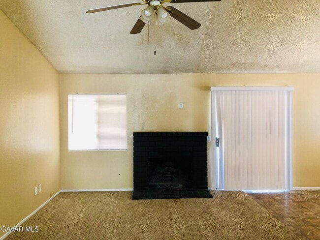 511 E Ivesbrook St in Lancaster, CA - Building Photo - Building Photo