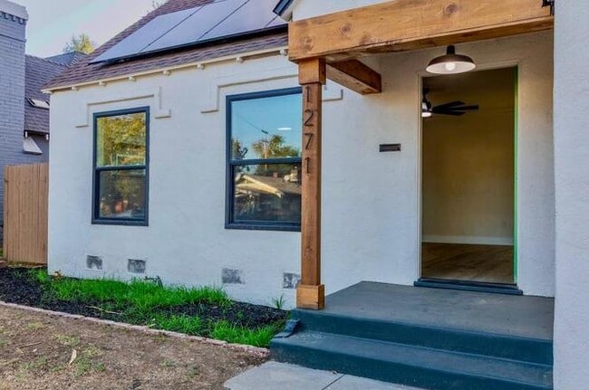 1271 N Roosevelt Ave in Fresno, CA - Foto de edificio - Building Photo