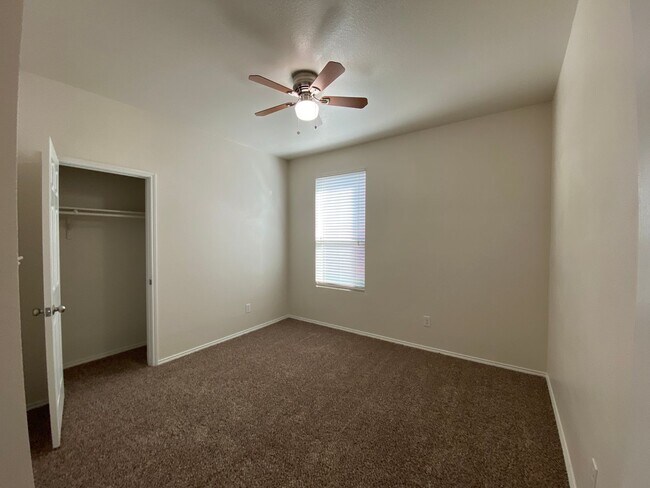 5821 Mirror Ridge Dr in Fort Worth, TX - Building Photo - Building Photo