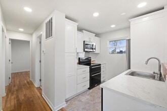 389 Thompson St in Strasburg, VA - Foto de edificio - Building Photo