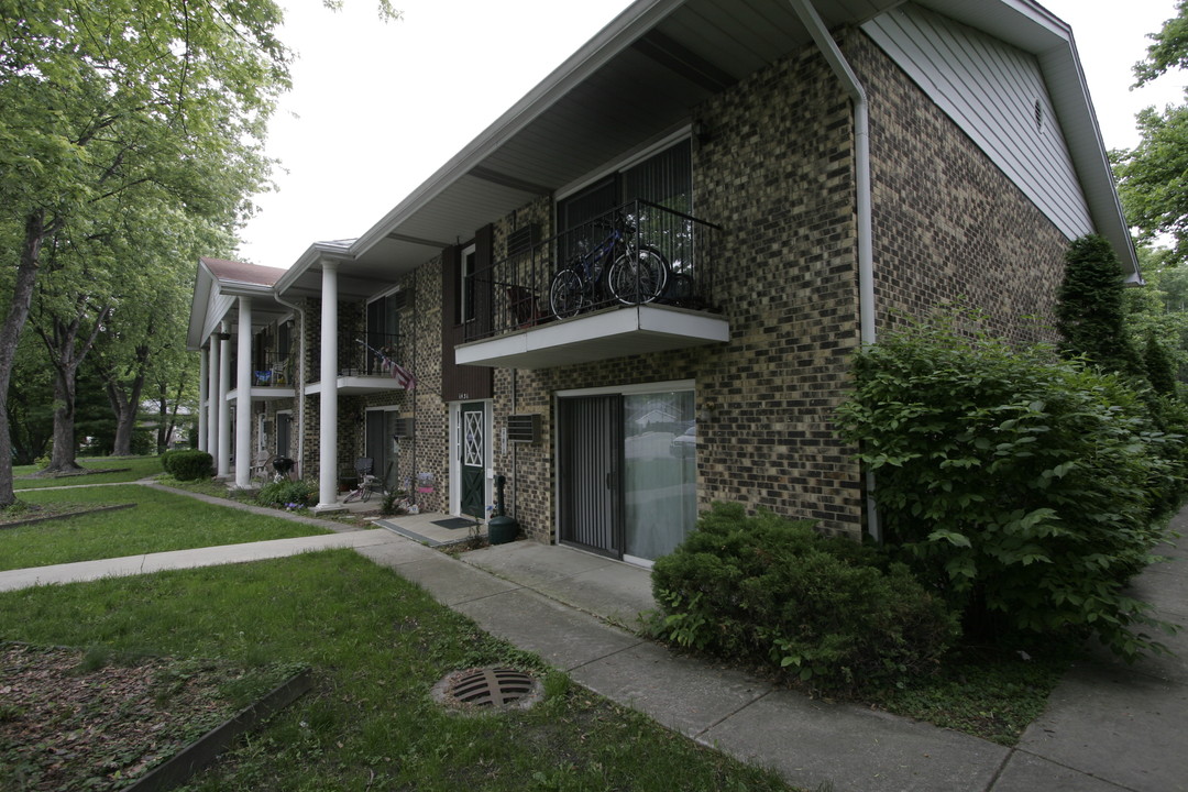 Crete Village West Apartments in Crete, IL - Building Photo