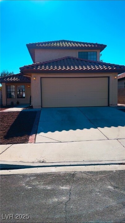 2401 Muirfield Ave in Henderson, NV - Building Photo