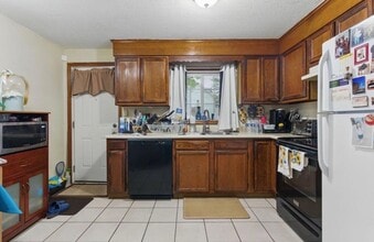 84 Cherrelyn St, Unit 84 in Springfield, MA - Foto de edificio - Building Photo