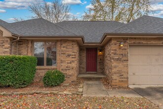 3668 W El Castile St in Springfield, MO - Foto de edificio - Building Photo