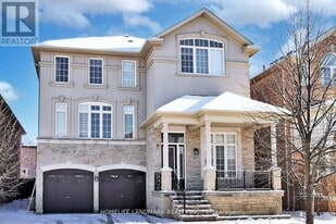 61 Rumsey Rd in Vaughan, ON - Building Photo