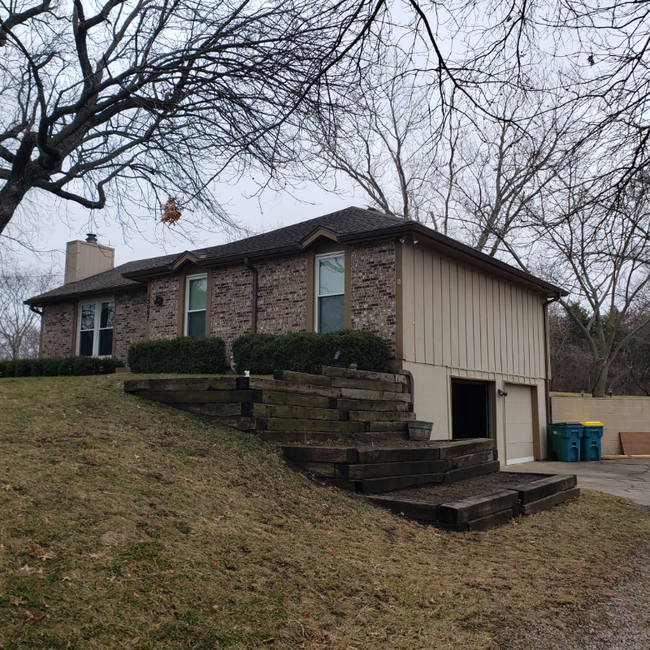 15007 Mission Rd in Overland Park, KS - Building Photo - Building Photo