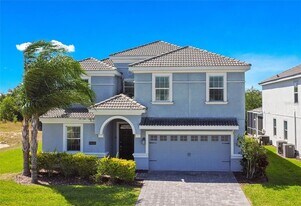 8800 Interlocking Ct in Four Corners, FL - Building Photo