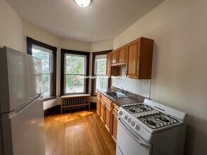 72 Thurston St, Unit 2 in Somerville, MA - Building Photo - Building Photo