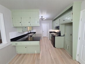 7028 Elk Canyon Rd in Oklahoma City, OK - Building Photo - Building Photo