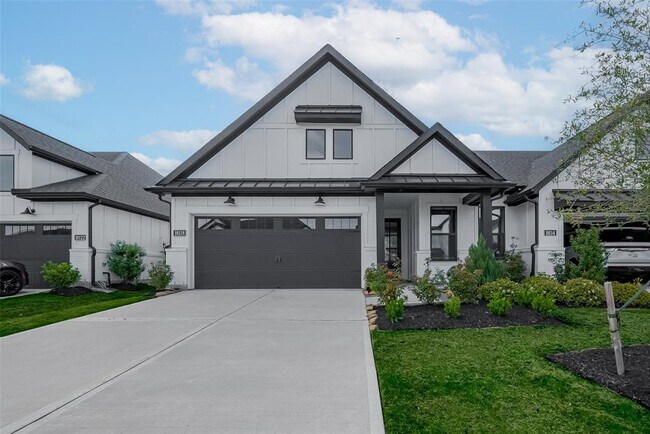 property at 18118 Shoreline Vis Ln