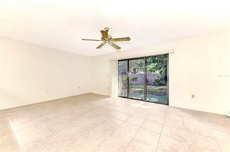 979 Sunridge Dr in Sarasota, FL - Foto de edificio - Building Photo