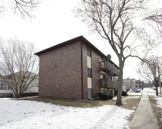 900 S 21st St in Lincoln, NE - Foto de edificio - Building Photo