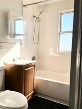 32-59-59 46th St in Queens, NY - Building Photo - Building Photo