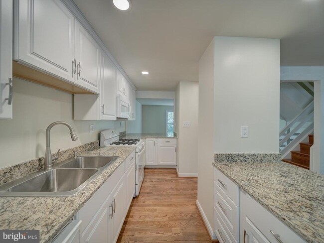 13186 Putnam Cir in Woodbridge, VA - Building Photo - Building Photo