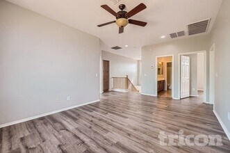 6808 S 57th Ave in Phoenix, AZ - Foto de edificio - Building Photo