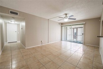 1405 Vegas Valley Dr, Unit 170 in Las Vegas, NV - Building Photo - Building Photo