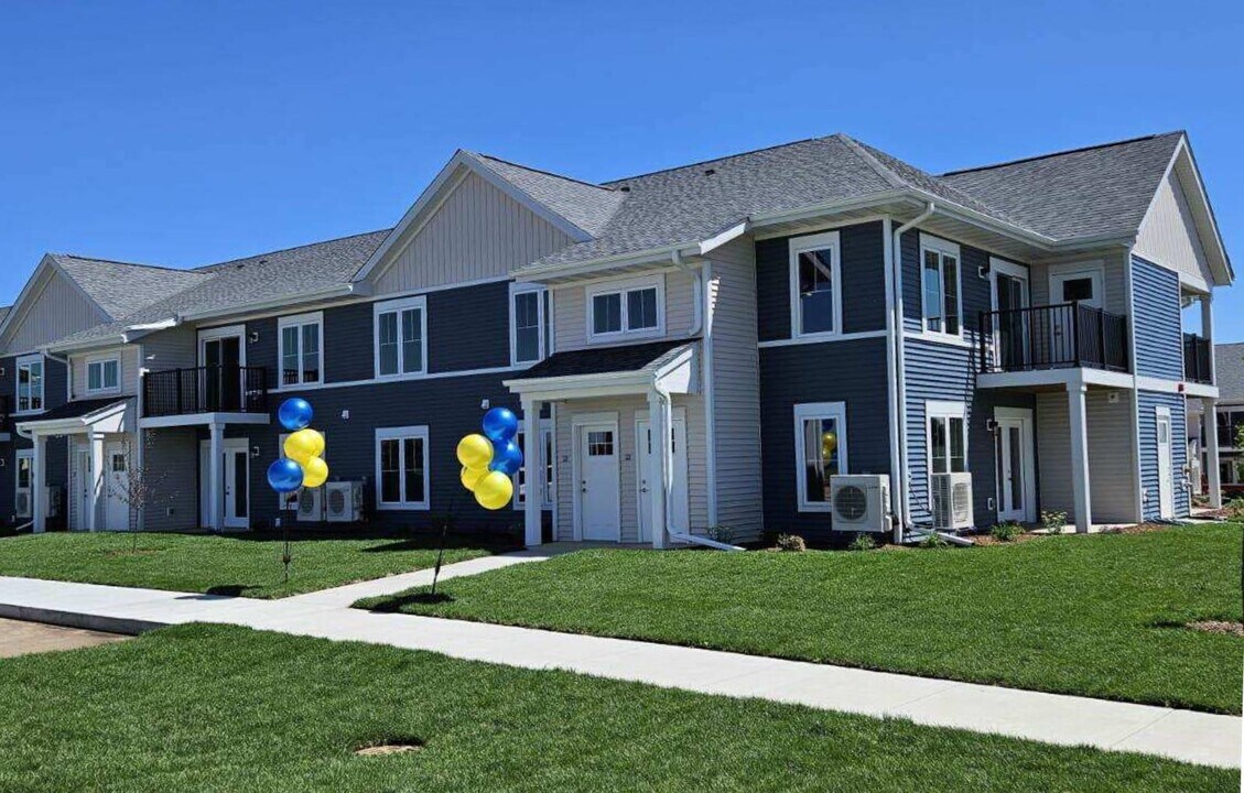 444 Roosevelt St-Unit -7 in Lancaster, WI - Building Photo