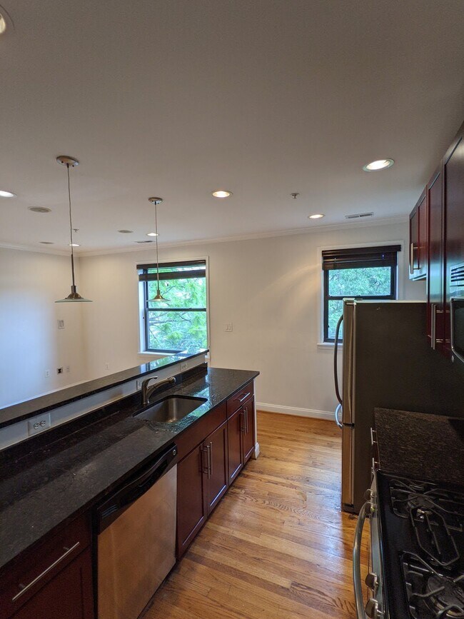 5611 5th St NW, Unit 32 in Washington, DC - Foto de edificio - Building Photo