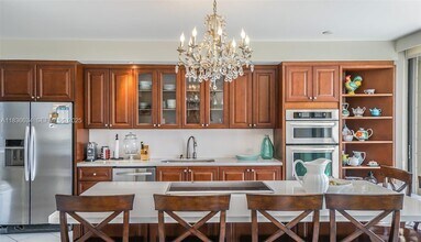 20191 E Country Club Dr in Aventura, FL - Building Photo - Building Photo