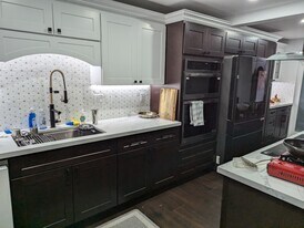 4727 W Lake Sammamish Pkwy SE in Issaquah, WA - Building Photo