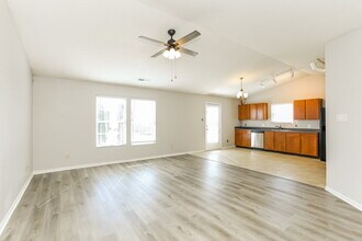 2989 Hearthside Dr in Greenwood, IN - Foto de edificio - Building Photo