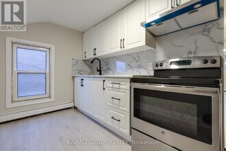 81 McMillan Dr in Oshawa, ON - Building Photo - Building Photo