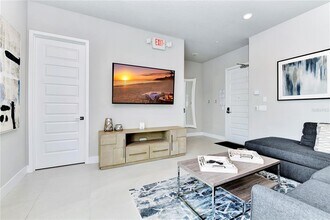 7740 Sandy Ridge Dr in Kissimmee, FL - Foto de edificio - Building Photo