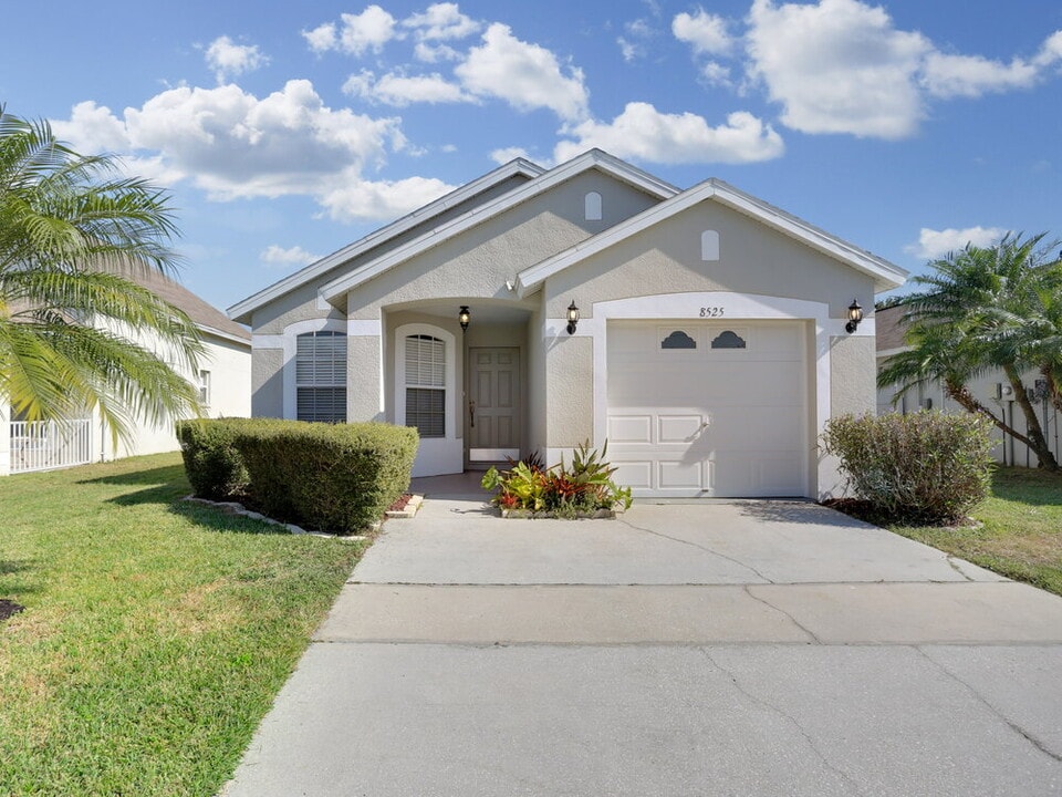 8525 Hawbuck St in Trinity, FL - Building Photo
