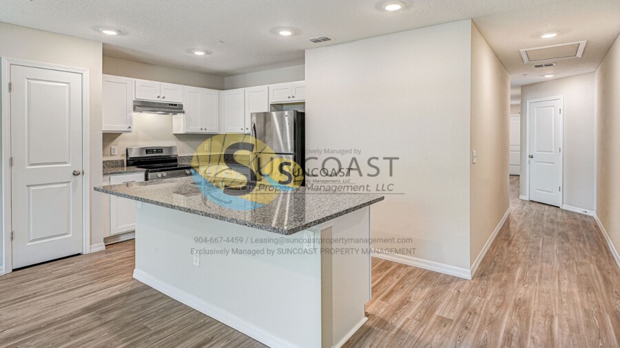 9596 Hood Rd in Jacksonville, FL - Building Photo