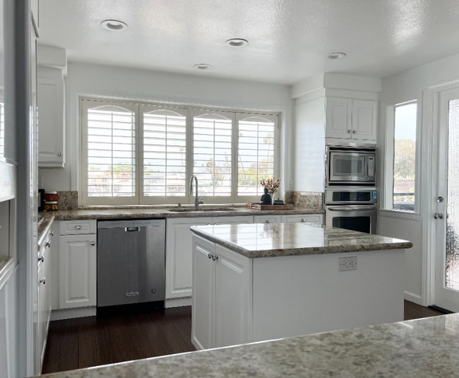4167 Warner Ave in Huntington Beach, CA - Building Photo - Building Photo