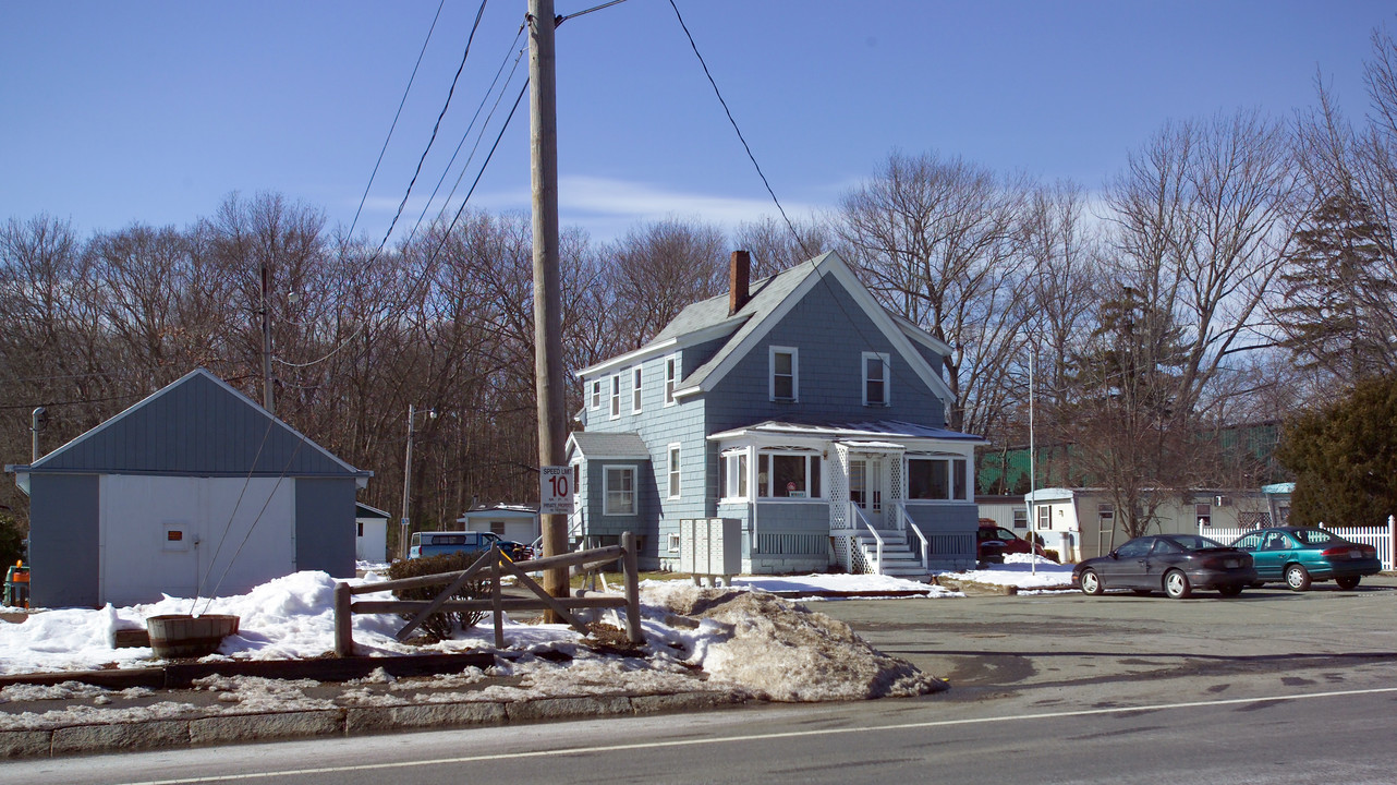 1540 Broadway in Raynham, MA - Foto de edificio