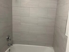 672 W Sheridan Rd, Unit A01C in Chicago, IL - Building Photo - Building Photo