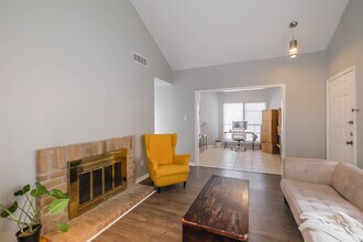 10122 Waterstone Dr in Houston, TX - Building Photo - Building Photo