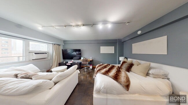 235 Adams St in Brooklyn, NY - Building Photo - Building Photo