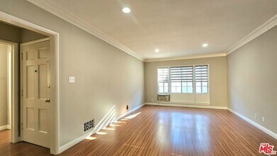 1020 S Norton Ave, Unit B in Los Angeles, CA - Foto de edificio - Building Photo