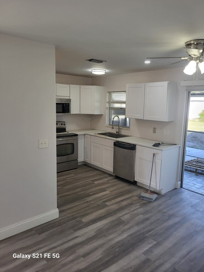 413 NE 24th Pl, Unit 413 in Cape Coral, FL - Building Photo - Building Photo