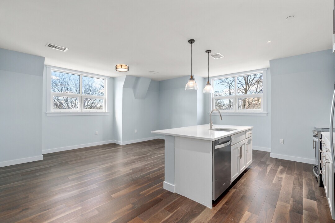 136 Babcock St in Brookline, MA - Building Photo